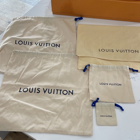 Authentic Louis Vuitton - Boxes, Dust Bags, Gift Envelopes, Etc. - Picture 2 of 9